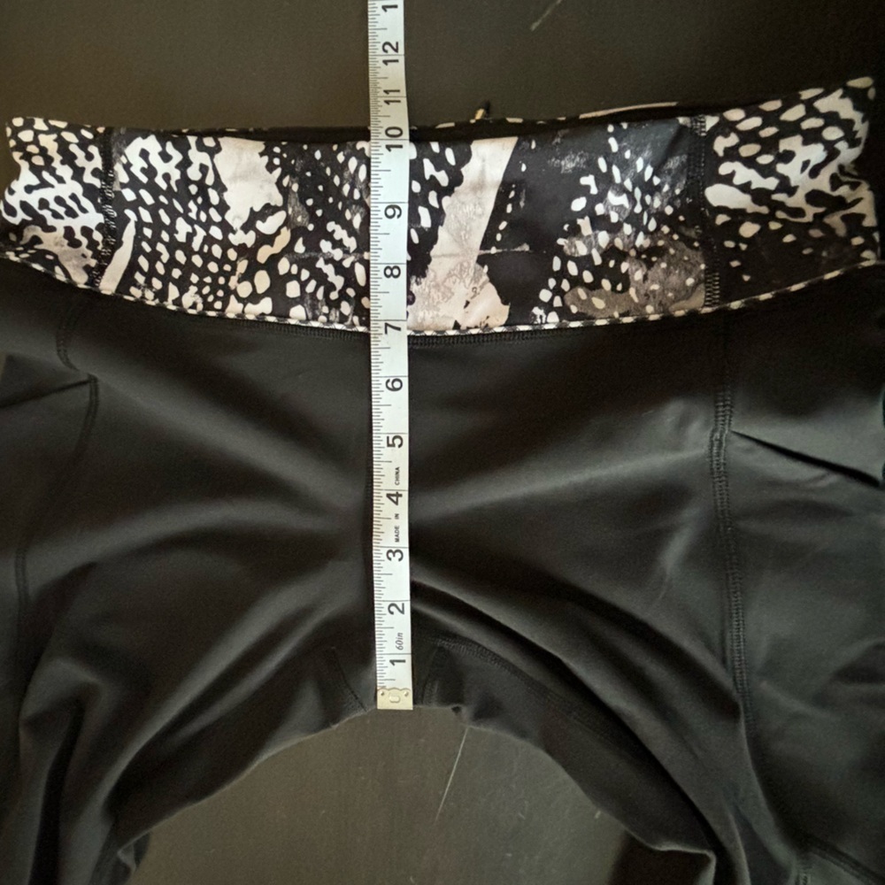 Lululemon Sz 8 Speed Run Reflective Pocket Ruffle  Leggings Snake Print Black - Picture 13 of 13
